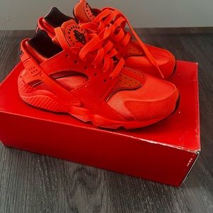 Rush Orange/black Nike air huarache